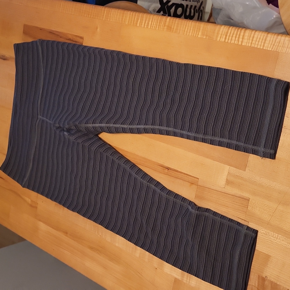 Lululemon Gray Horizontal Striped Legging Cropped